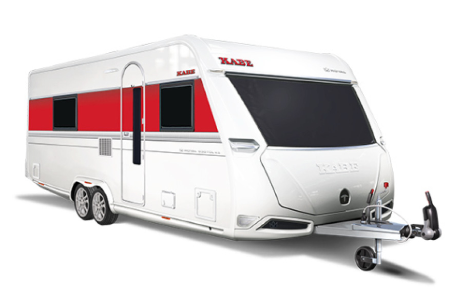 Kabe Royal 2024 campingvogn med røde og hvide farver, set fra siden, med moderne aerodynamisk design og rummelig indretning, ideel til komfortabel camping.